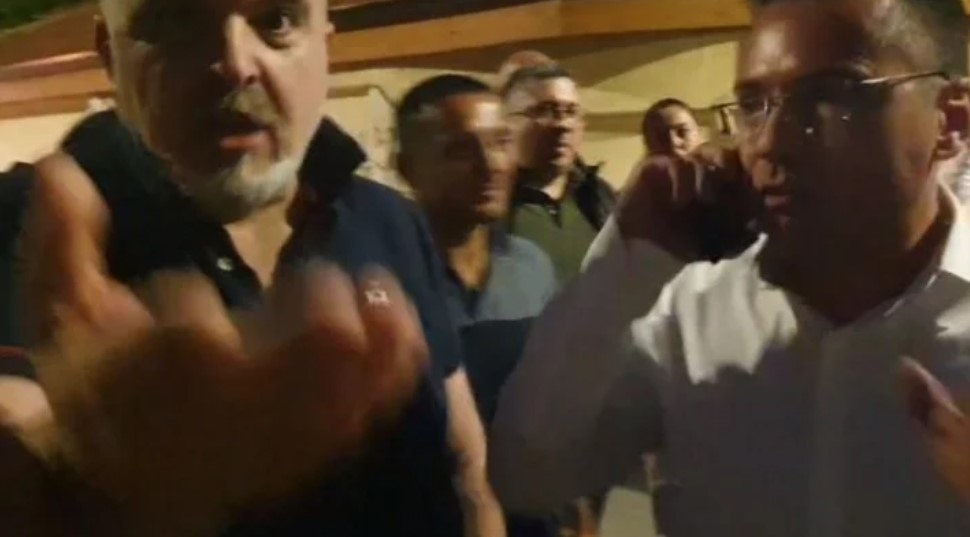 Симпатизанти на ВМРО начело със съпредседателите на партията Ангел Джамбазки